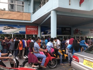 ހުޅުމާލޭ ފެރީ ތޮއްޖެހި، އެތަށް ސަތޭކަ ބަޔަކު ކިއުގައި!