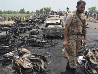 ޕާކިސްތާނުގައި ތެޔޮ ޓޭންކަރު ގޮވި ހާދިސާގައި މަރުވި މީހުންގެ އަދަދު 250 އަށް އަރައިފި