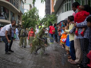 އީދު ކުޅިވަރު ކުޅެނީ