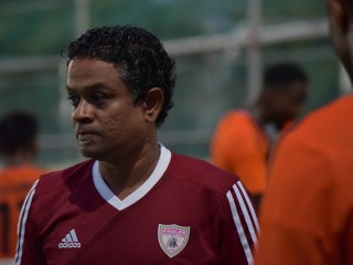 އީގަލްސްގެ ކޯޗު އިހުސާން އަބްދުލްޢަނީ (ސާންތި) 