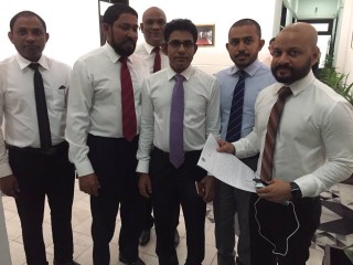 މަޖިލީހުގެ މެޖޯރިޓީ ގެއްލުން: ސަރުކާރުގައި މަރުތަޅު އެޅުން!