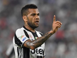 ޑެނީ އަލްވޭސް ހޯދުމަށް ފެނަބާޗޭއިން މަސައްކަތް ނުކުރާކަމަށް އެ ކްލަބުން ބުނެފި