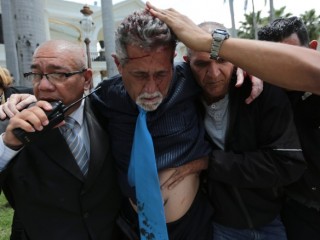 ވެނެޒުއޭލާގެ ގާނޫނު ހަދާ މަޖިލީހަށް ބަޔަކު ވަދެ ހަމަނުޖެހުން ހިންގައިފި 