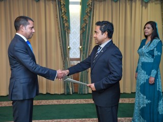 Dr. Ali Naseer (L) and President Abdulla Yameen (R)