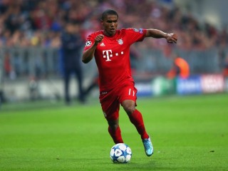 ބަޔާން މިއުނިކްގެ ތަރި ޑަގްލަސް ކޯސްޓާ