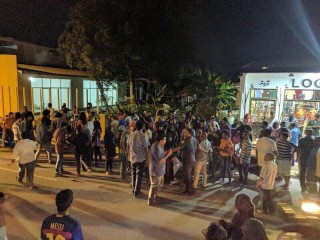 ފޭދޫ ބޮޑުމަގުގައި ހުންނަ "ލޮގިން" ފިހާރަ ކުރުމަތި