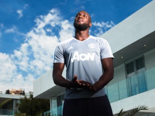 ފަސް އަހަރު ދުވަހުގެ އެއްބަސްވުމެއްގެ ދަށުން ލުކާކޫ ޔުނައިޓެޑަށް ސޮއިކޮށްފި