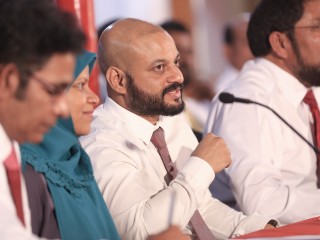 ވޯޓަށް ހުރަސް އެޅުމުގެ ގޮތުން މަސައްކަތް ކުރަނީ މެމްބަރުން ހައްޔަރުކުރަން: ފާރިސް 