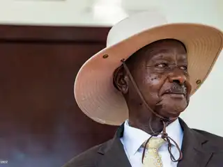 ޔޫގަންޑާގެ ރިޔާސީ އިންތިޚާބުގެ 7 ވަނަ ދައުރަކަށް މިހާރު ހުންނެވި ރައީސް ކާމިޔާބު ކުރައްވައިފި، އިދިކޮޅުން ބުނަނީ ނަތީޖާ ގަބޫލު ނުކުރާނެ ކަމަށް