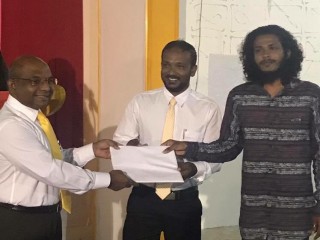 ތިނަދޫއިން އަލަށް އެމްޑީޕީއާ ގުޅުނު ފަތާތްތަކުގެ ފޯމް ހަވާލުކުރުން