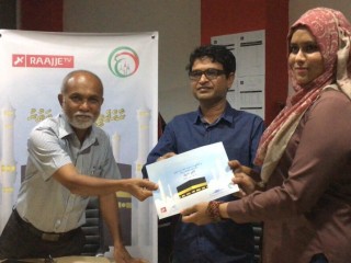 Al-Ain Hajj Group awards Umra trip to RaajjeTV's executive director 