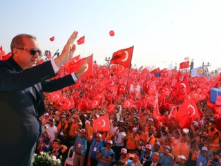 ނާކާމިޔާބު ކޮށްލި ބަޣާވާތަށް އެއް އަހަރުފުރުން ތުރުކީގައި ފާހަގަކޮށްފި