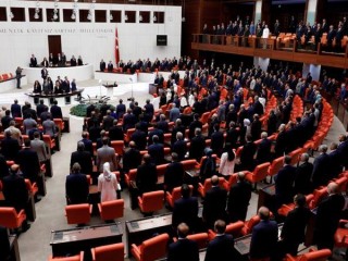 ތުރުކީގައި އިތުރު ތިން މަސްދުވަހަށް ކުއްލިހާލަތު ބޭއްވުމަށް ފާސްކޮށްފި