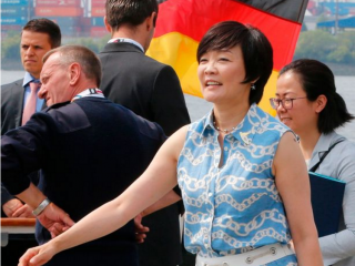 ޖަޕާނުގެ ބޮޑުވަޒީރުގެ އަނބިކަނބަލުންނަށް އިނގިރޭސި ބަހުން "ހަލޯ" ވެސް އެނގިވަޑައިނުގަންނަވާ: ރައީސް ޓްރަމްޕް