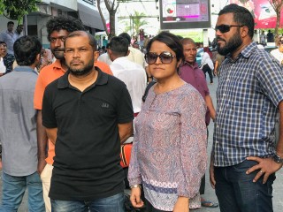 ޔުމްނާގެ ފިރިކަލުން ނަދީމްއާއެކު - ޔުމްނާގެ ހިތްވަރު ގަދަކަމަށް ގިނަ ބަޔަކު ދަނީ ތައުރީފް ކުރަމުން