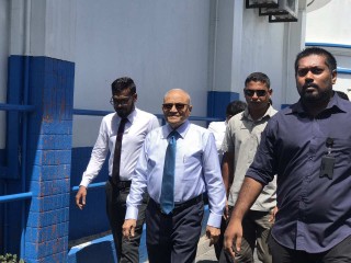 ޝަހްސު އޮޅުވާލީ ޕީއޭއިން އައިސް ތިބި މީހުން، ފާރިސްއެއް ނޫން: މައުމޫން 