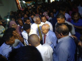 President Maumoon greeted on arrival at Kunooz