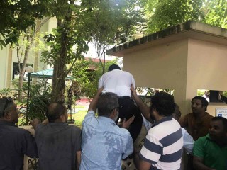 މެމްބަރުން މަޖިލިސް އަށް ވަނުމަށް ބައެއް ފުލުހުން ފުރުސަތު ދިން!