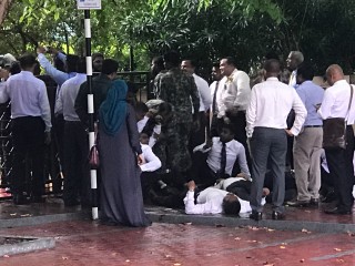 މުޅި ގައުމުގައި އޮތީ ފުލުހުންގެ ވާޖިބު އެކަނިތޯއެވެ.!