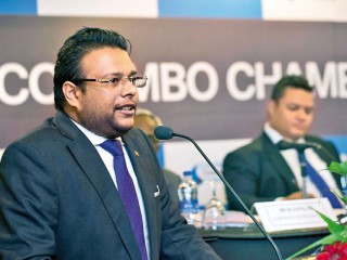  ކޮލޮމްބޯ ޗެމްޕާ އޮފް ކޮމާސްގެ ރައީސް ޑރ. އަމިލަ ކަންކަނަމަ