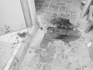 މާފަންނު ގެއަކަށް ވަދެ ވަޅި ހަރައި ދެ މީހަކު ޒަހަމްކޮށްލައިފި 