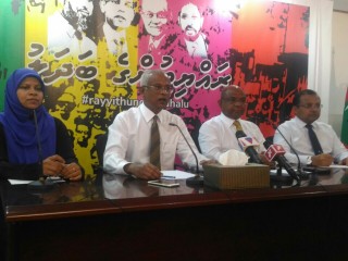 ސަރުކާރުގެ މެންބަރުން އިދިކޮޅު މެންބަރުންނަށް ހަމަލާދެނީ ސިފައިންގެ އެހީތެރިކަމާއެކު:ގުޅިފައިވާ ޕާޓީތައް