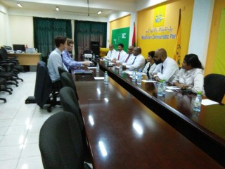 އިދިކޮޅު ކޯލިޝަނުން ބްރިޓިޝްގެ ޑެޕިއުޓީ ހައިކޮމިޝަނަރާ ބައްދަލުކޮށްފި