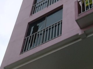 ޓާޓާ ފްލެޓުގެ ދޮރަކުން ބިއްލޫރިގަނޑެއްގެ ބައެއް ވެއްޓިއްޖެ