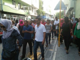 ގުޅިފައިވާ ސިޔާސީ ޕާޓީތަކުގެ ބޭއްވި ހިނގާލުމަށް ފުލުހުން ހުރަސްއަޅައިއިފި 