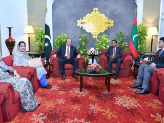 ނަވާޒް ޝަރީފް ރާއްޖެއަށް ވަޑައިގެން ދަނޑިވަޅުގައި އިސް އޮފިޝަލުން މަގާމުގެ ނުފޫޒް ބޭނުން ކުރިކަން ހާމަވެއްޖެ