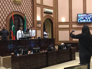 މާދަމާވެސް މަޖިލީހުގެ ޖަލްސާއެއް، އެޖެންޑާގައި އޮތީ ވަޒީރާ ސުވާލު ކުރުން އެކަނި!