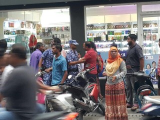 މިއަދުވެސް މަގުމަތީގައި އިހުތިޖާޖް ކޮށްފި