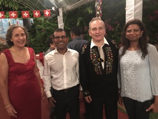  ސުވިޒަލޭންޑުގެ ޤައުމީ ދުވަސް ފާހަގަކުރުމަށް ލަންކާގައި ބޭއްވި ހަފްލާގެ ޝަރަފުވެރި މެހެމާނަކަށް ރައީސް ނަޝީދުގެ ދެކަނބަލުން