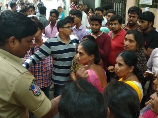 އިންޑިއާ ދަރިވަރުން ތަކެއް ރާއްޖޭގައި ހާލުގައި ޖެހިފައި