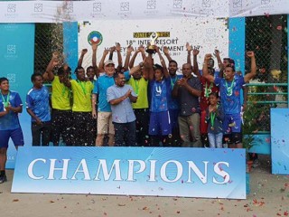 ޒޯން އެކެއްގެ ޗެމްޕިއަންކަން ގްރޭންޑް ޕާކް ކޮއްދިއްޕަރުން ހޯދުން 