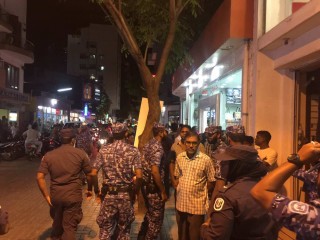 ގުޅިފައިވާ ސިޔާސީ ޕާޓީތަކުން ބޭއްވި ހިނގާލުން 