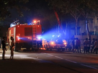 އަލިފާނުގެ ހާދިސާ: ސަލާމަތްވުމަށް ގިނަ މީހުން ތިން ވަނަ ފަންގިފިލާއިން ފުންމާލި، އެކަކު އައިސީޔޫގައި!