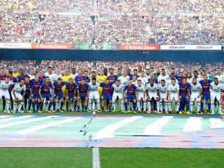 ބާސާ އަދި ޝަފަކޮއެންސް ބައްދަލުކުރި މެޗު ފެށުމުގެ ކުރިން ފޮޓޯ އަކަށް ހުއްޓިލައިގެން 