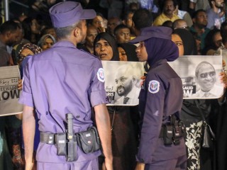 ގުޅިފައިވާ ސިޔާސީ ޕާޓީތަކުން ހުކުރު ދުވަހުގެރޭ ބޭއްވި އެއްވުމަށް ފުލުހުން ހުރަސް އަޅަނީ 