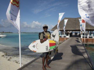 ފޯ ސީޒަންސް ސާފިން ޓްރޮފީ: ކުޑަ އިއްސެ ބޮޑު ކާމިޔާބީއެއް ހޯދައިފި