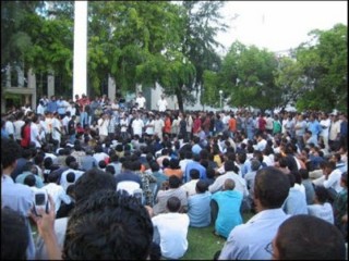 އޯގަސްޓް 12/13، 2014 ގައި ޖުމްހޫރީ މައިދާނަށް މީހުން އެއްވެފައި 