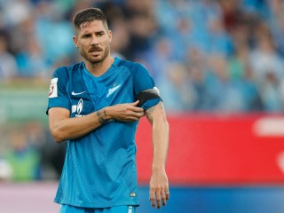 ޖަވި ގާސިއާ ހެނާންޑޭޒް ރެއާލް ބެޓިސް އަށް ސޮއިކޮށްފި.