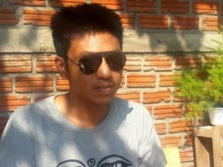 ތައިލެންޑް ރަސްގެފާނުގެ ފޮޓޯފުޅެއް ފޭސްބުކްގައި ޝެއަރކޮށްގެން ދަރިވަރަކު ޖަލަށްލައިފި