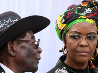  އަންހެނަކަށް ހަމަލާ ދިން ކަމުގެ ތުހުމަތު ކުރެވިފައި ވަނިކޮށް މުގާބޭގެ އަނބިކަނބަލުން އެނބުރި ގައުމަށް!