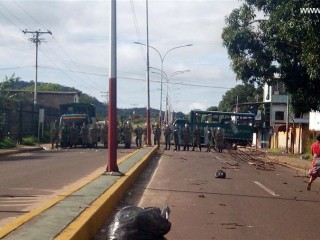 ވެނެޒުއޭލާގެ ދެކުނުގެ ޖަލެއްގައި ހިންގި ހަމަނުޖެހުންތަކެއްގައި 37 މީހުން މަރުވެއްޖެ