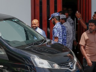 ފާރިސްގެ ޝަރީއަތް: ޝަރީއަތް މެދުކަނޑާލުމުގެ އަމުރެއް ހިމެނޭ ގޮތަށް ޖުމްލަ ހަ ކަމެއް ހުށަހަޅައިފި