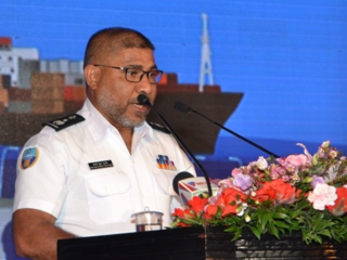 ކަސްޓަމްސްގެ ތެރެއަށް ގެއްލުންދެނިވި ކަންތައްތައް ވެއްދުމަށް މަސައްކަތްކުރޭ: އިބްރާހީމް ޝަރީފް