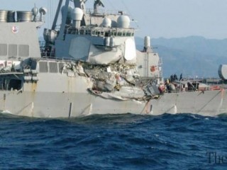 ސިންގަޕޫރު ކައިރިން އެމެރިކާގެ މަނަވަރެއް ޓޭންކަރެއްގައި ޖެހި 10 މީހުން ގެއްލި އެތައް ބަޔަކު ޒަޚަމްވެއްޖެ