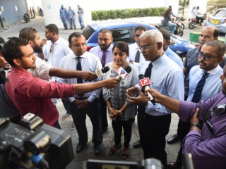 ސުޕްރީމް ކޯޓުން ނިކުމެވަޑައިގެން ޕާޓީތަކުގެ އިސްވެރިން މީޑިއާއަަށް މައުލޫމާތު ދެއްވަނީ