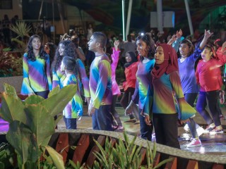 ރަސްރަނި ބަގީޗާ އަށް ވަނުން ދިވެހިންނަށް ހިލޭ، ބިދޭސީން އަތުން ފީއެއް ނަގަނީ!